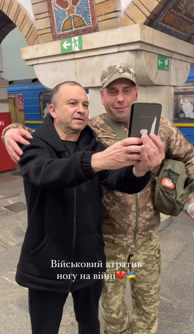 "У житті не купила б собі". Дружина Віктора Павліка показала коштовний подарунок від співака на річницю